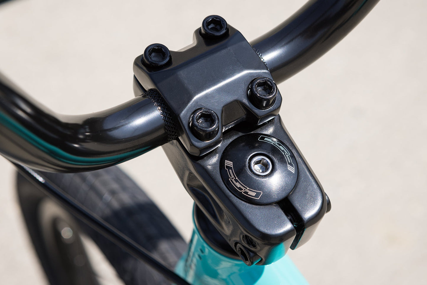 SUNDAY - 2025 PRIMER 16" GLOSS TURQUOISE