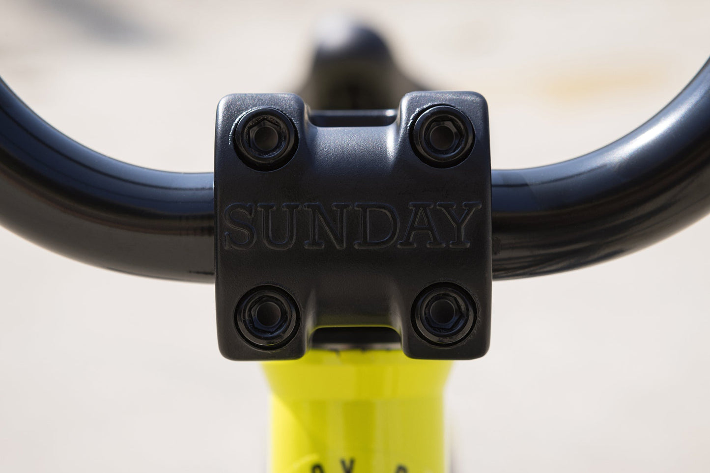 SUNDAY - 2025 PRIMER 18" GLOSS BRIGHT YELLOW