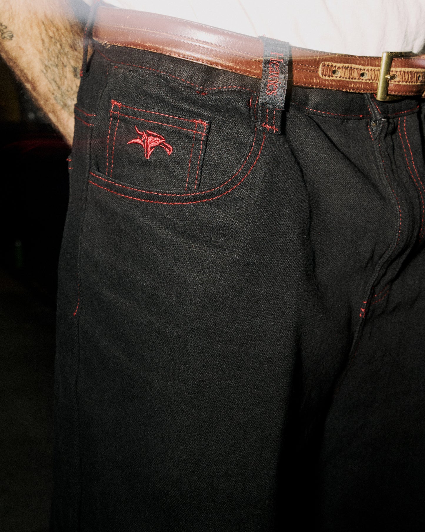 HEAVIES X ANIMAL - STRAIGHT JEANS V2 BLACK/RED