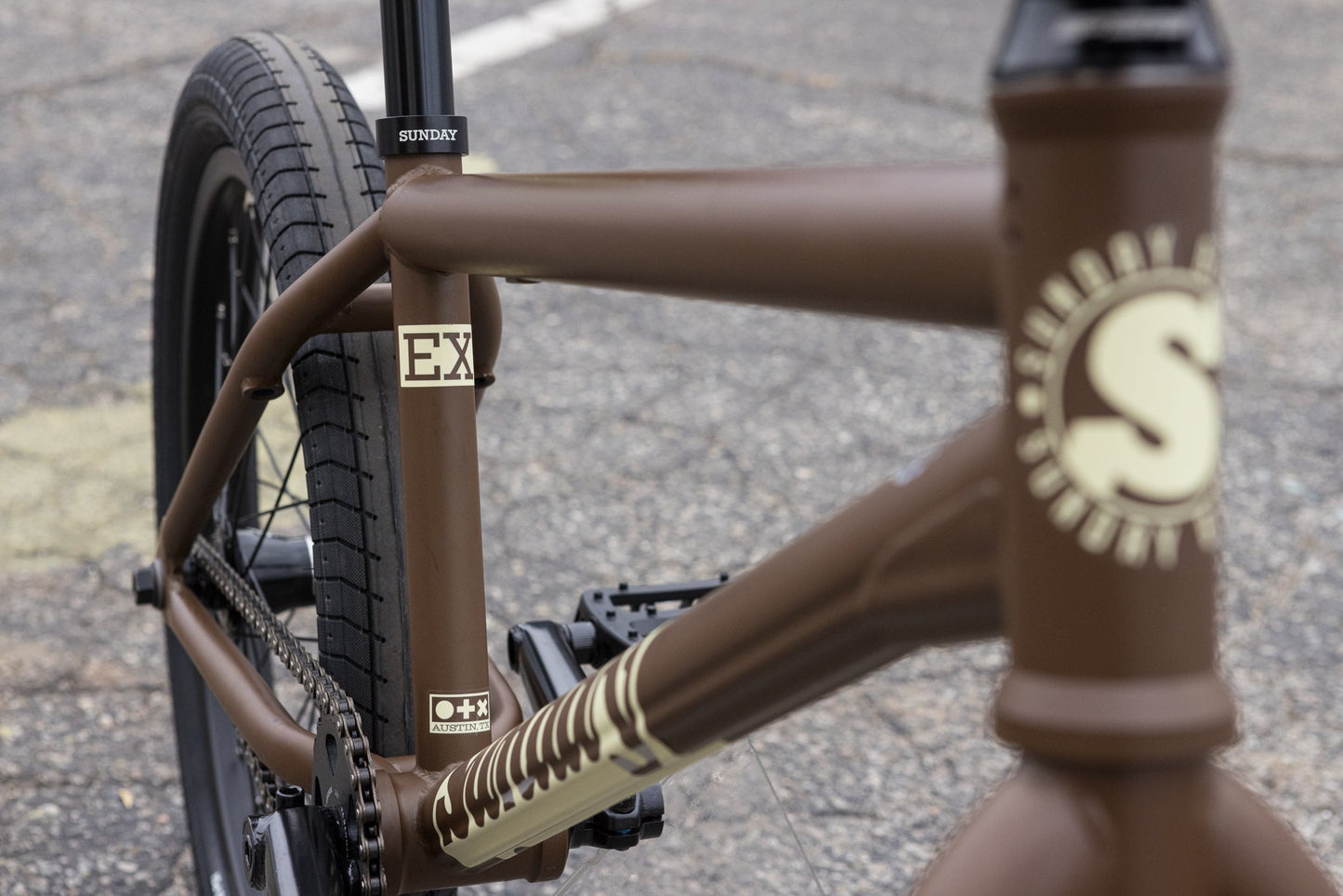 SUNDAY - 2025 EX 20.75" BMX MATTE BROWN JULIAN ARTEAGA 簽名款