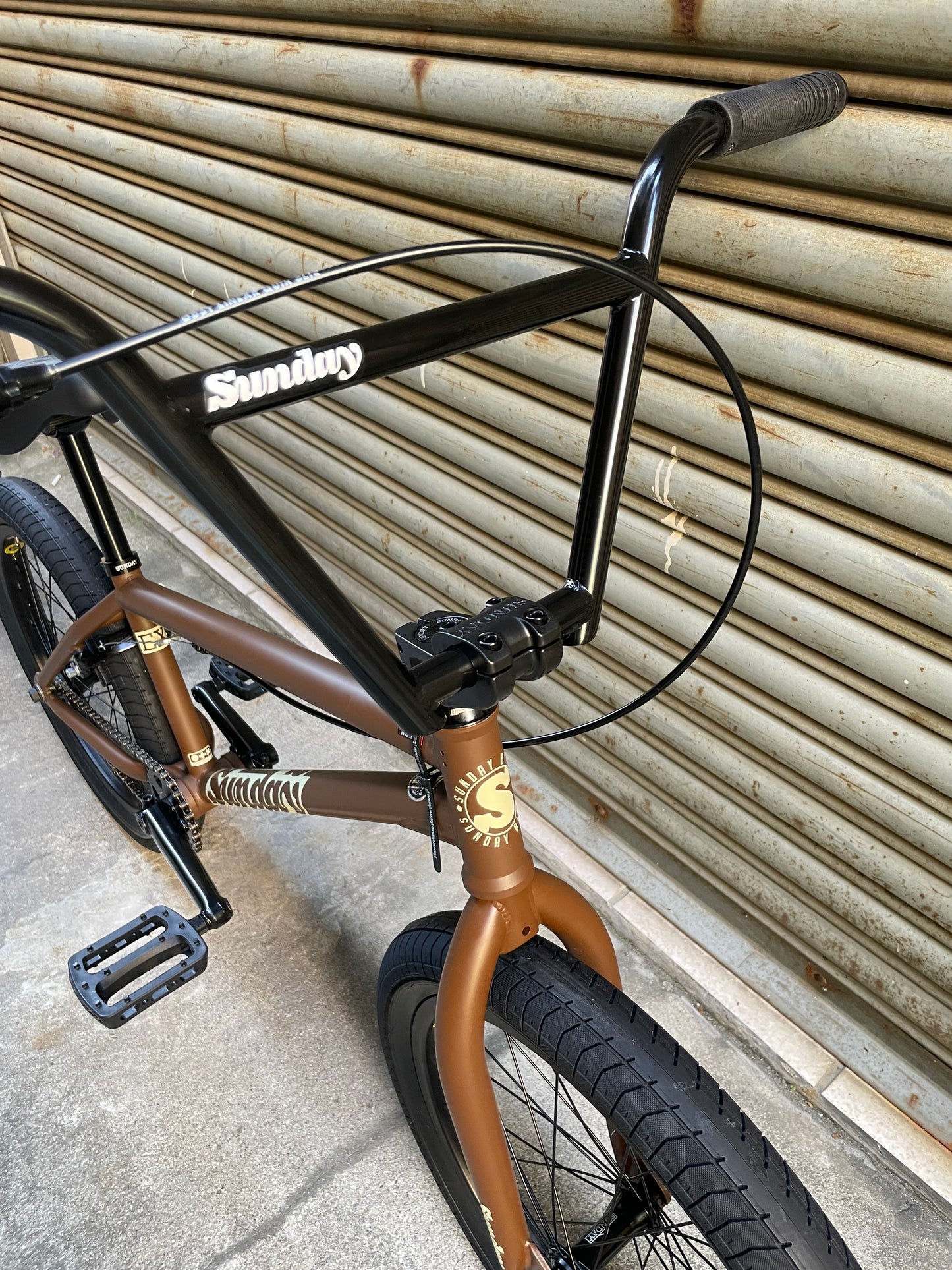 SUNDAY - 2025 EX 20.75" BMX MATTE BROWN JULIAN ARTEAGA 簽名款