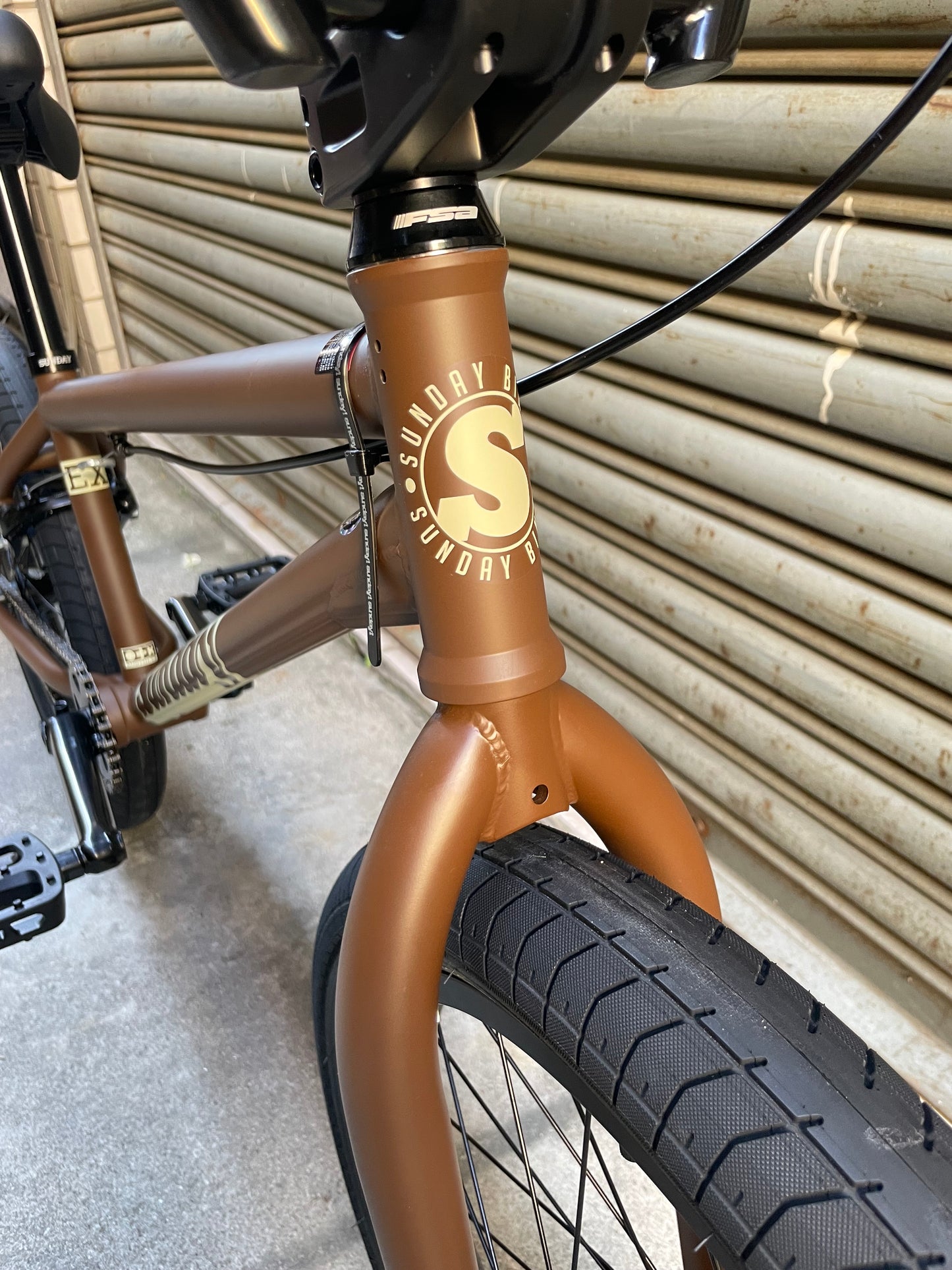 SUNDAY - 2025 EX 20.75" BMX MATTE BROWN JULIAN ARTEAGA 簽名款