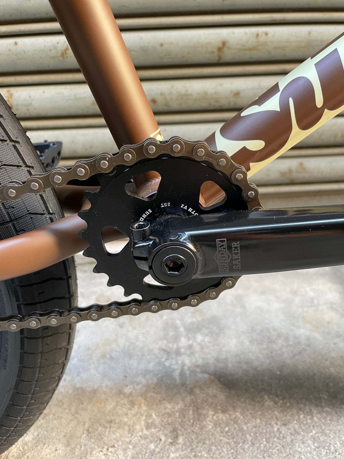 SUNDAY - 2025 EX 20.75" BMX MATTE BROWN JULIAN ARTEAGA 簽名款