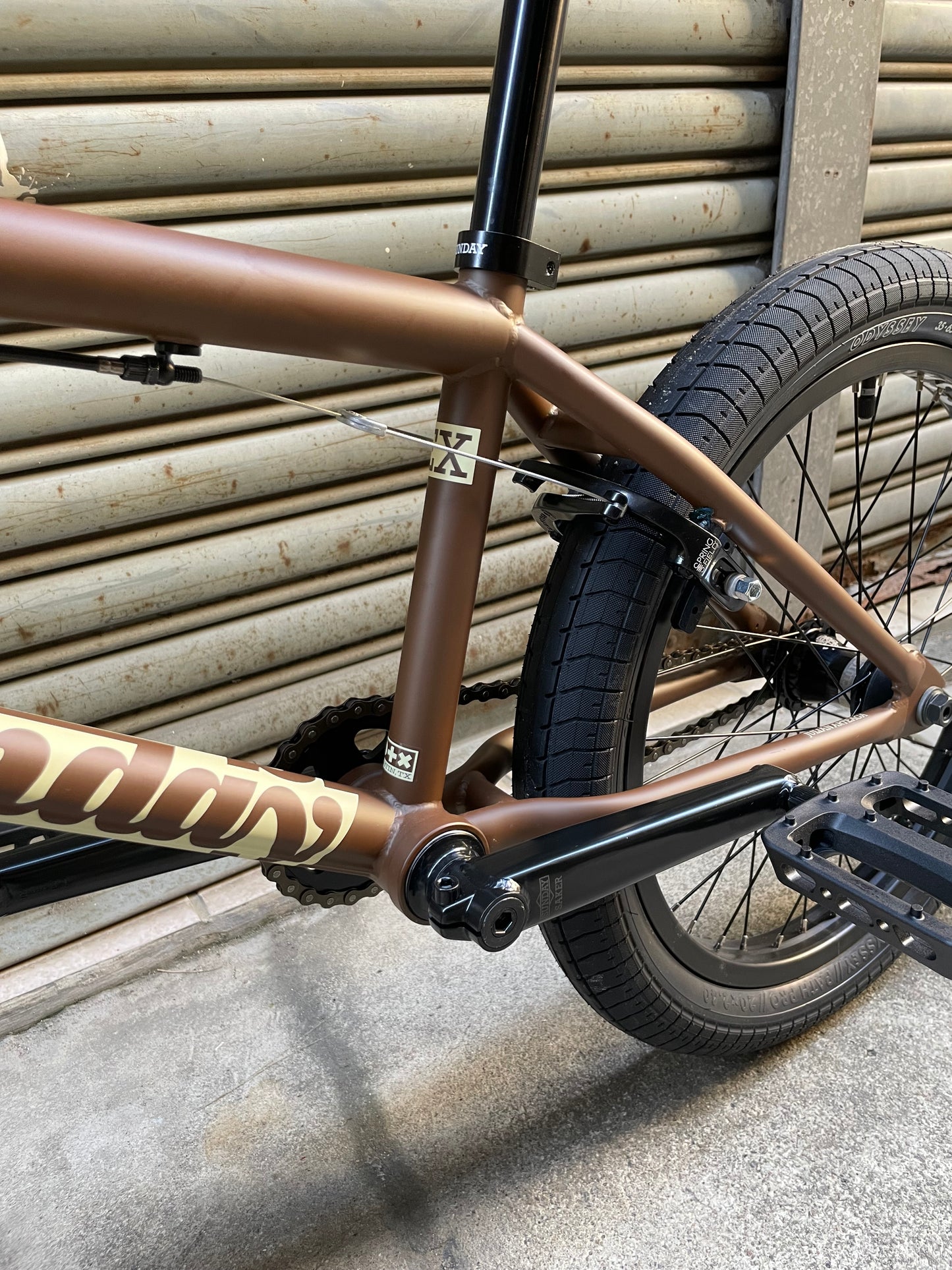 SUNDAY - 2025 EX 20.75" BMX MATTE BROWN JULIAN ARTEAGA 簽名款
