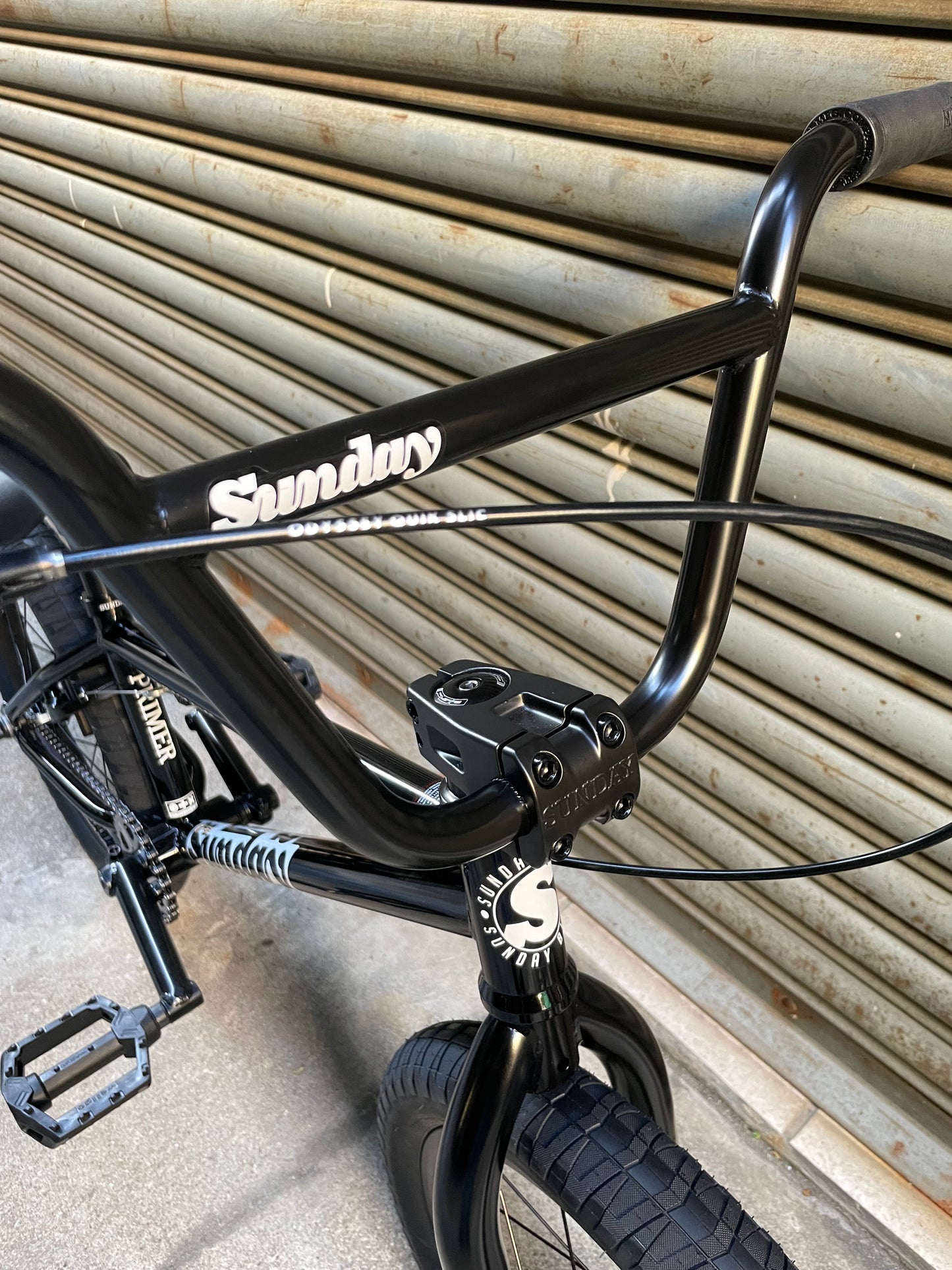 SUNDAY - 2025 PRIMER 18" GLOSS BLACK