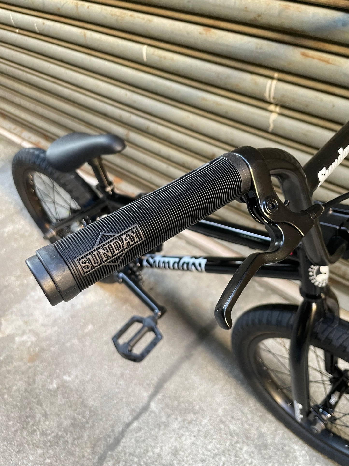 SUNDAY - 2025 PRIMER 18" GLOSS BLACK