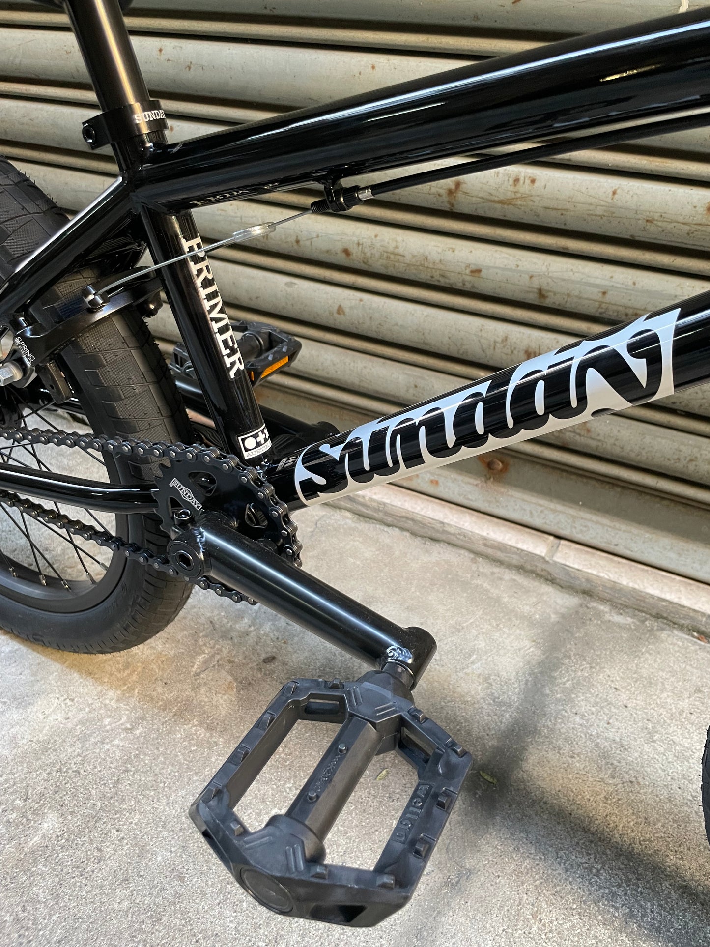 SUNDAY - 2025 PRIMER 18" GLOSS BLACK