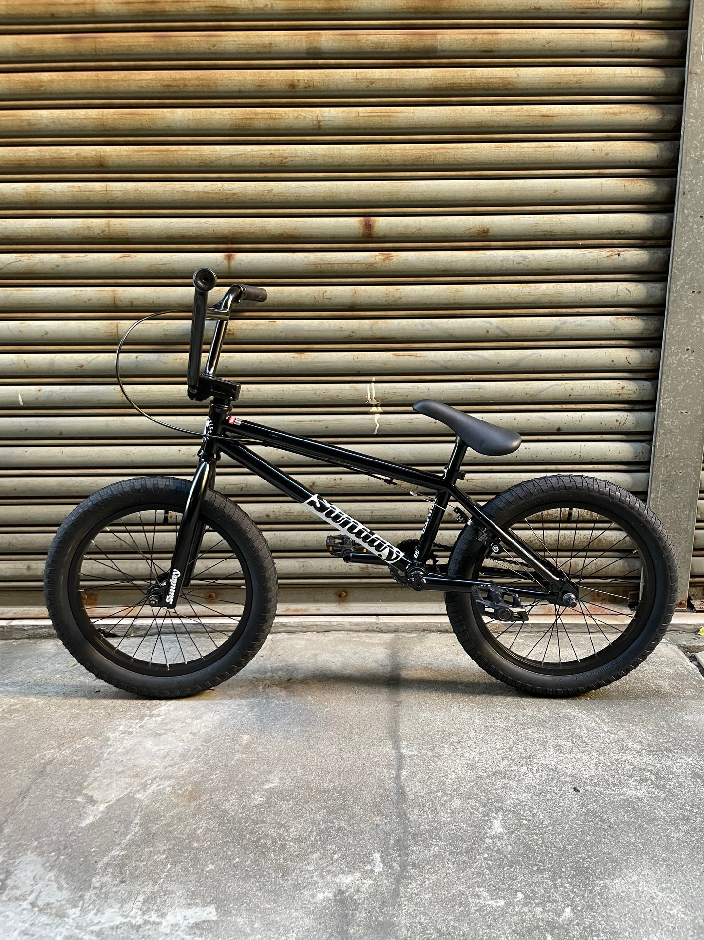 SUNDAY - 2025 PRIMER 18" GLOSS BLACK