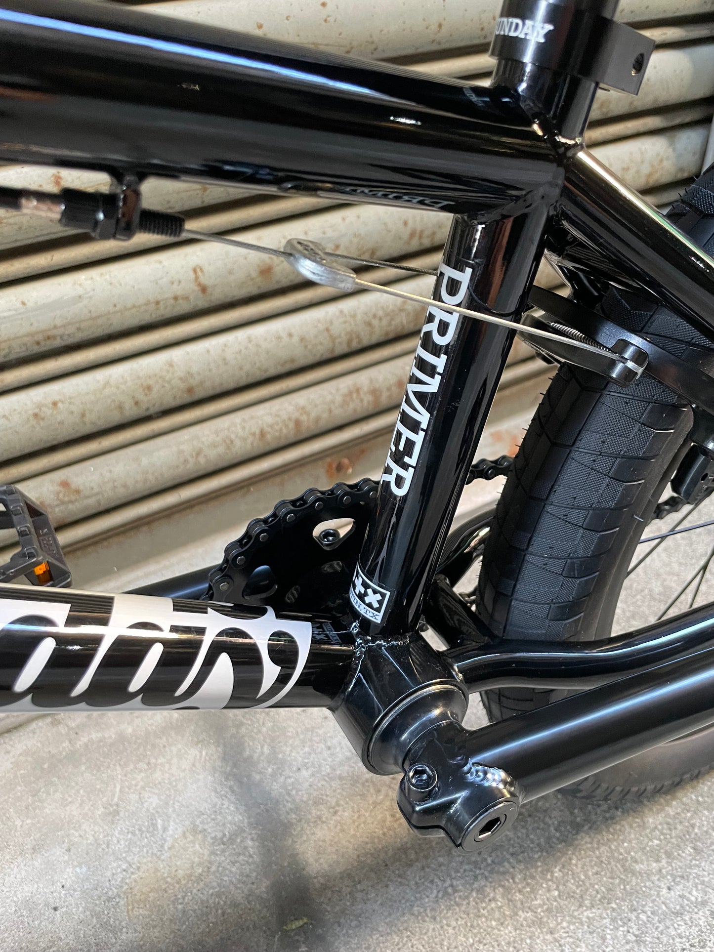 SUNDAY - 2025 PRIMER 18" GLOSS BLACK