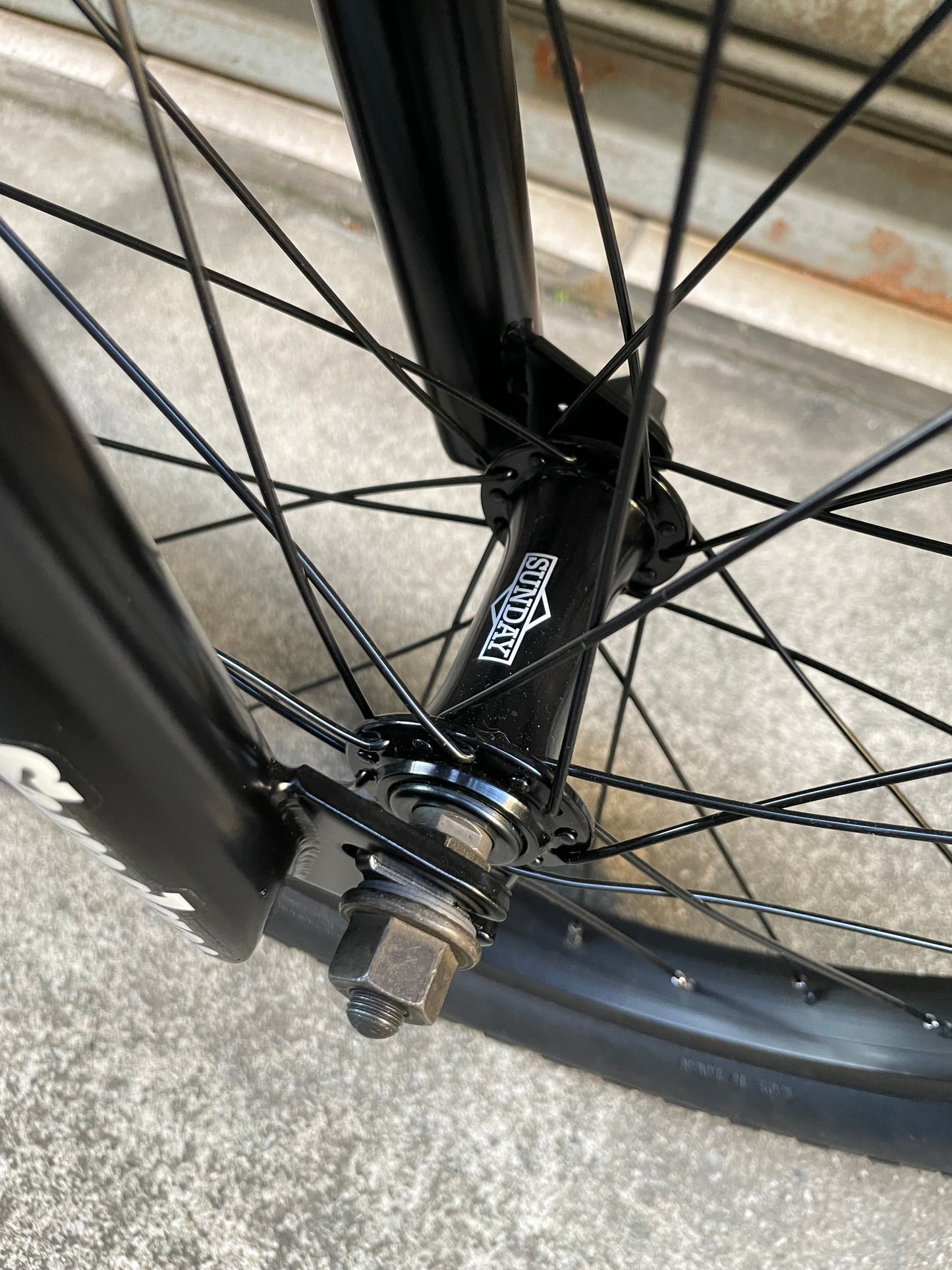 SUNDAY - 2025 PRIMER 18" GLOSS BLACK